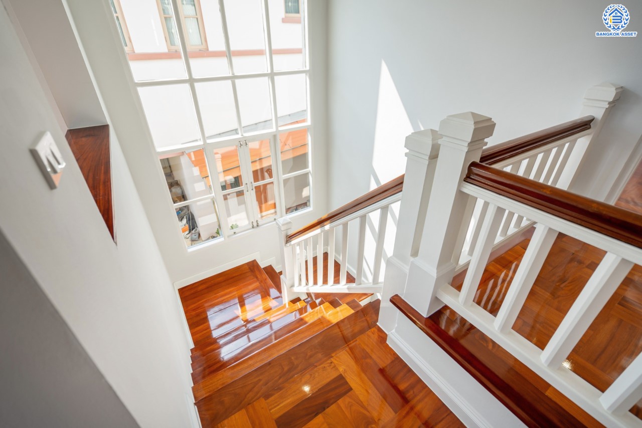 บ้านมือสองตกแต่งใหม่ ม.นันทวัน บางใหญ่-รัตนาธิเบศร์ บ้านเดี่ยวคุณภาพแบรนด์ LH ตอบโจทย์ทุกไลฟ์สไตล์ เนื้อที่ขนาด 66 ตร.ว. ฟังก์ชัน 3 ห้องนอน 3 ห้องน้ำ 1 ห้องแม่บ้านพร้อมห้องน้ำในตัว บนทำศักยภาพ หน้าโครงการติดถนนกาญจนาภิเษก ใกล้รถไฟฟ้าสายสีม่วง "สถานีสามแยกบางใหญ่" และทางด่วน "ศรีรัช"